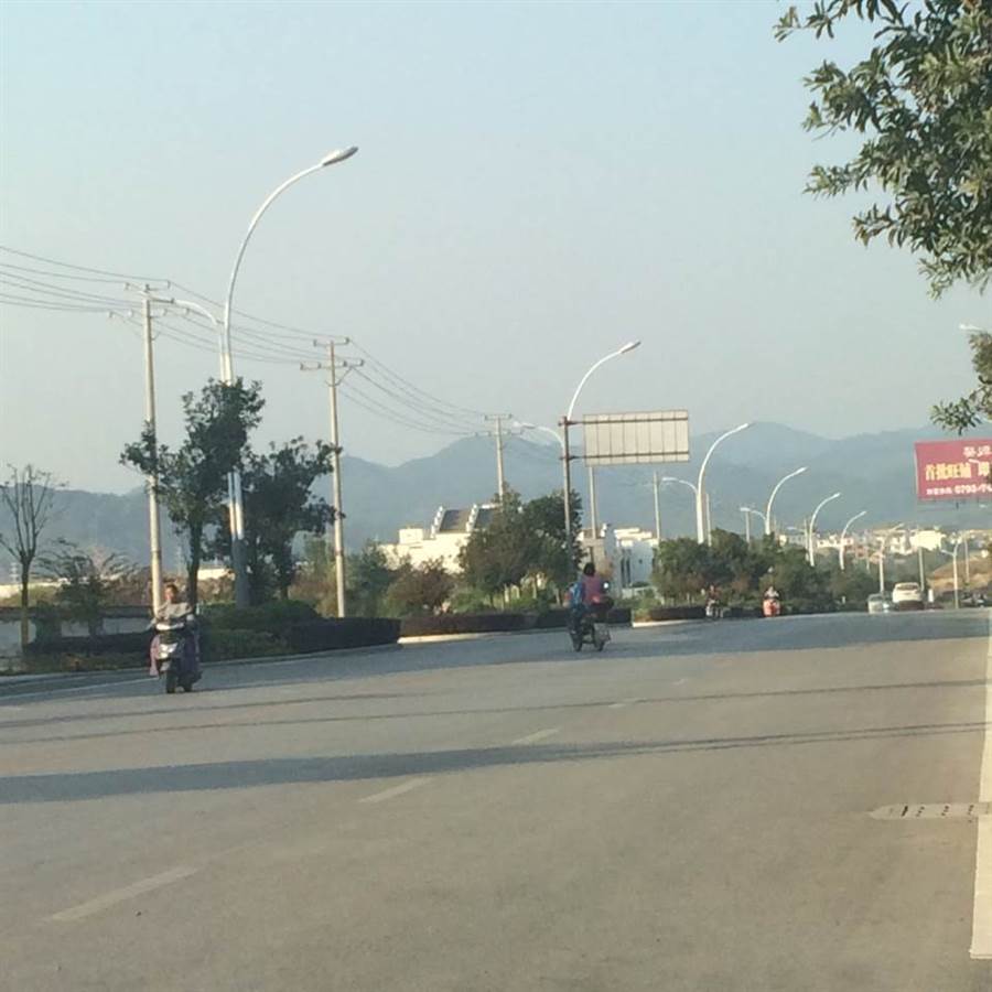 江西婺源文公路路灯2